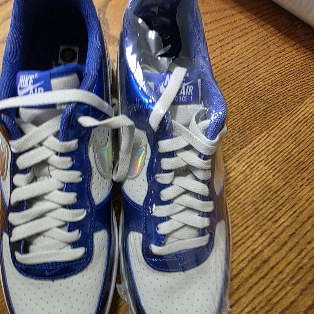 Nike AF1 LV8, Size 10.5 White and Royal Blue Low Top Air Sneakers BRAND NEW! - Picture 3 of 6